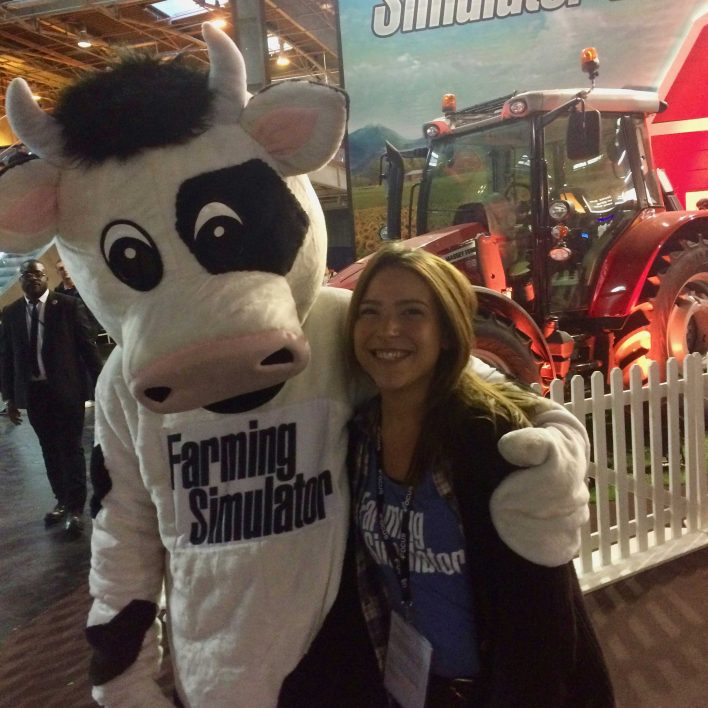 animation avec une personne déguisée en vache au salon de l'agriculture