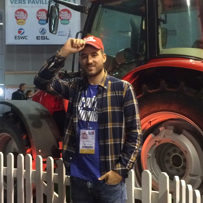 animateur habillé en fermier au salon de l'agriculture pour farming Simulator sur PS4