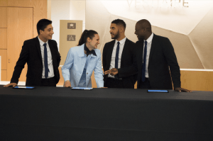 Groupe d'hôtes et hôtesses KPMG